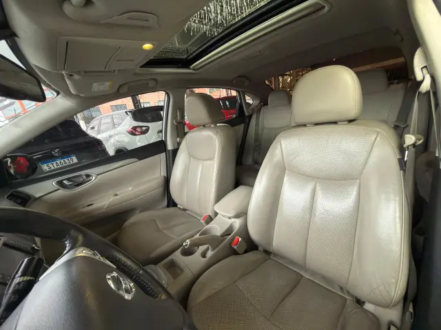 Foto 10 de Nissan SENTRA 2.0 UNIQUE