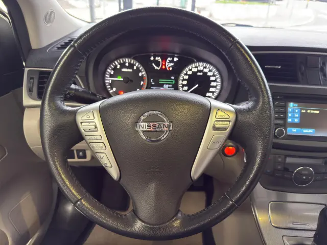 Foto 12 de Nissan SENTRA 2.0 UNIQUE