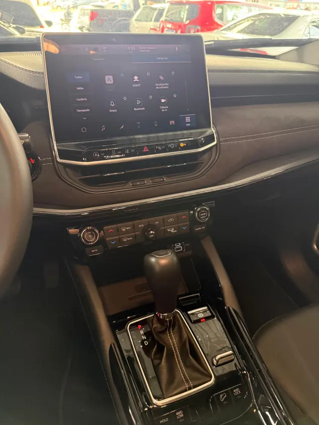 Foto 11 de Jeep COMMANDER 2.0 BLACK HAWK HURRICANE