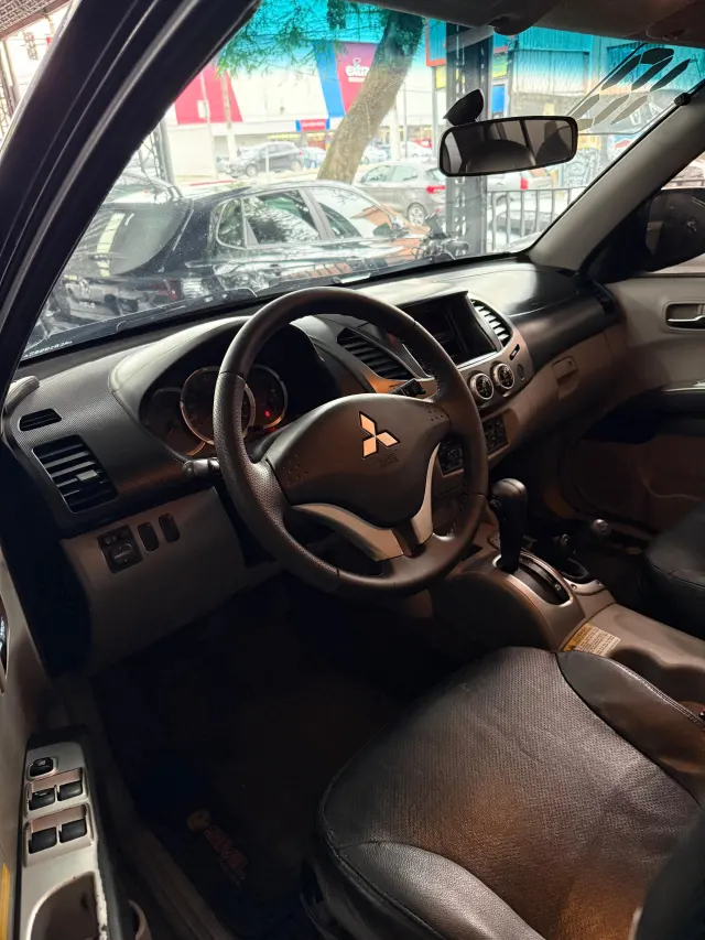 Foto 7 de Mitsubishi L200 3.5 TRITON HPE