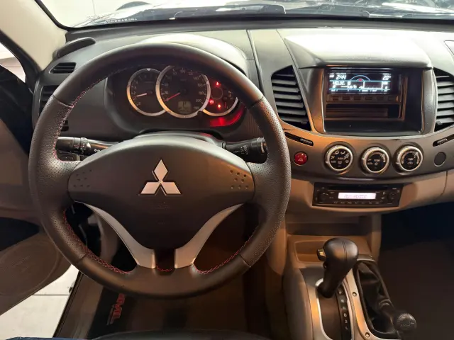 Foto 9 de Mitsubishi L200 3.5 TRITON HPE