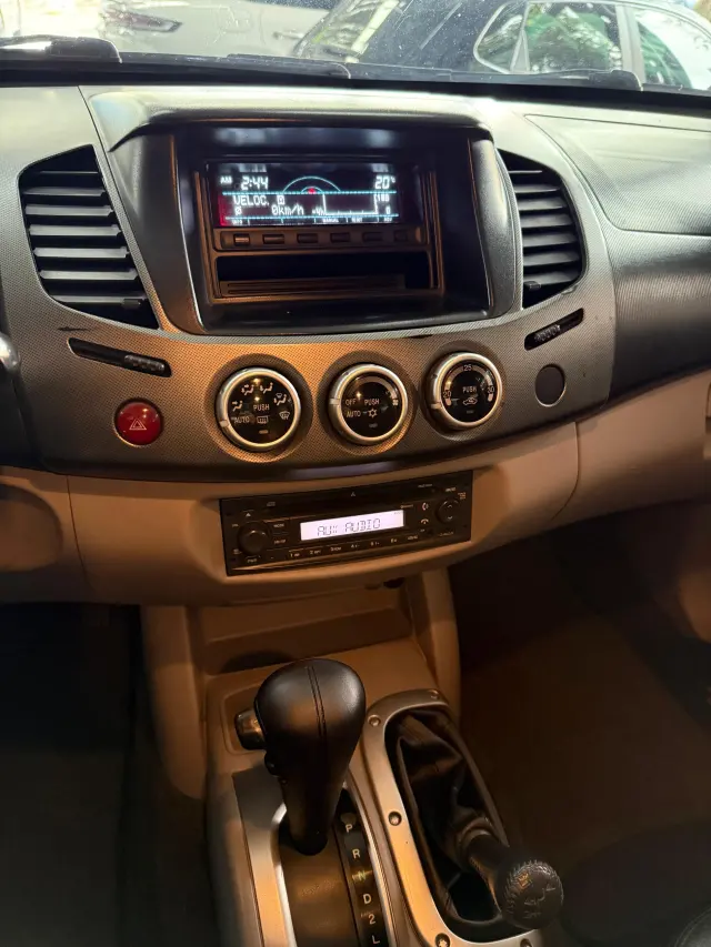 Foto 12 de Mitsubishi L200 3.5 TRITON HPE