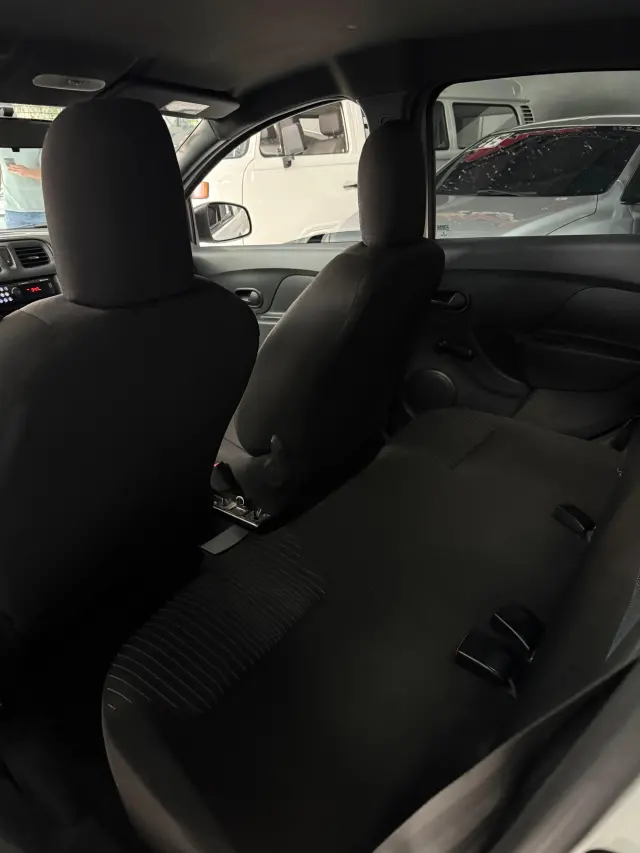 Foto 5 de Renault LOGAN 1.0 LIFW