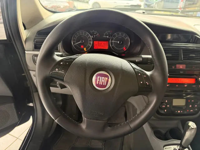 Foto 11 de Fiat LINEA 1.9 ABSOLUTE