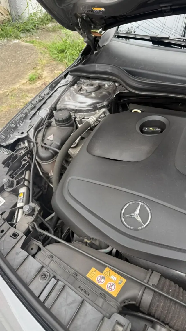 Foto 2 de Mercedes Benz GLA 200 1.6 ADVANCE